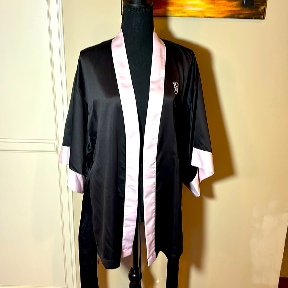 Victoria’s Secret silky women’s robe. Soft and sexy! Size OS